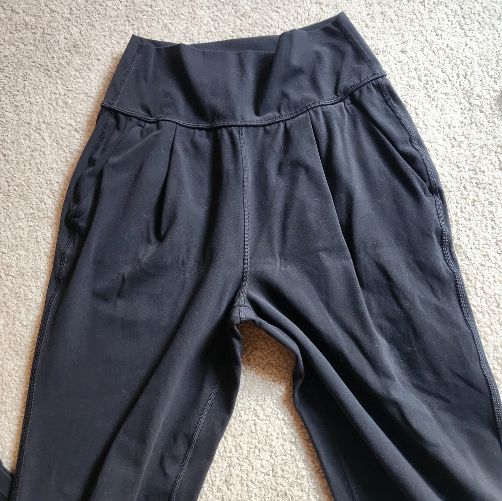 Black Athleta Elation pants, size XXS.